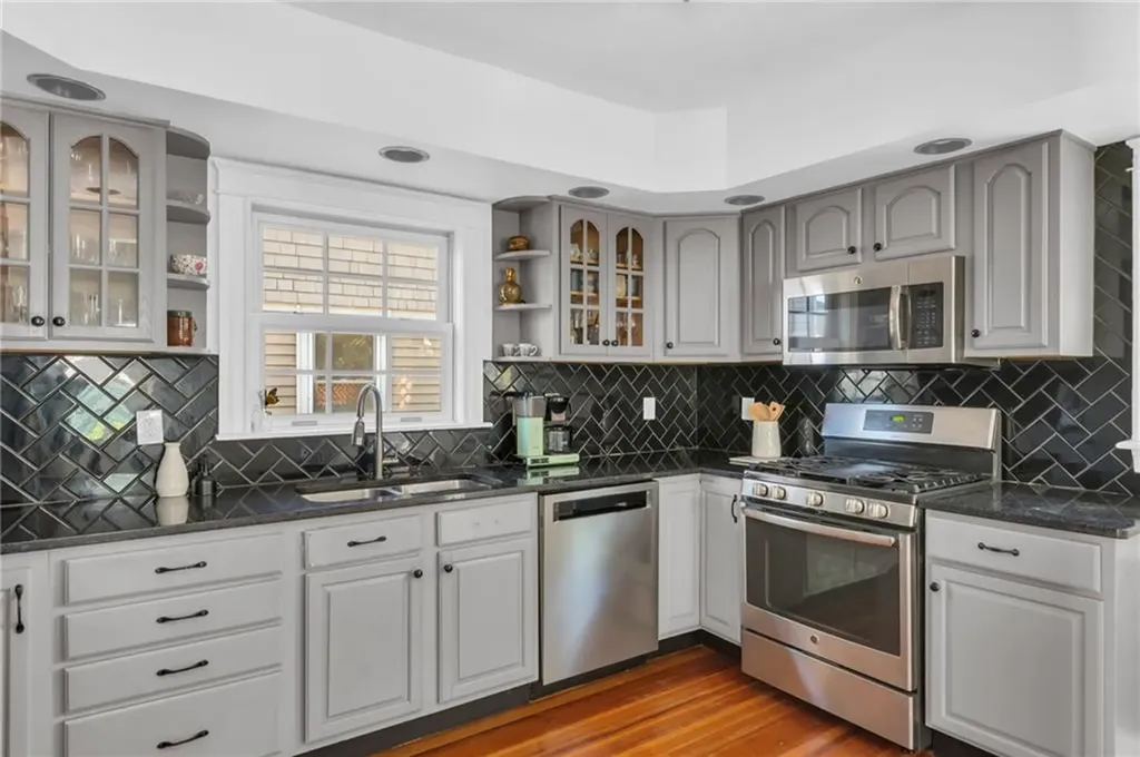 212 Lowden Street Pawtucket RI 02860