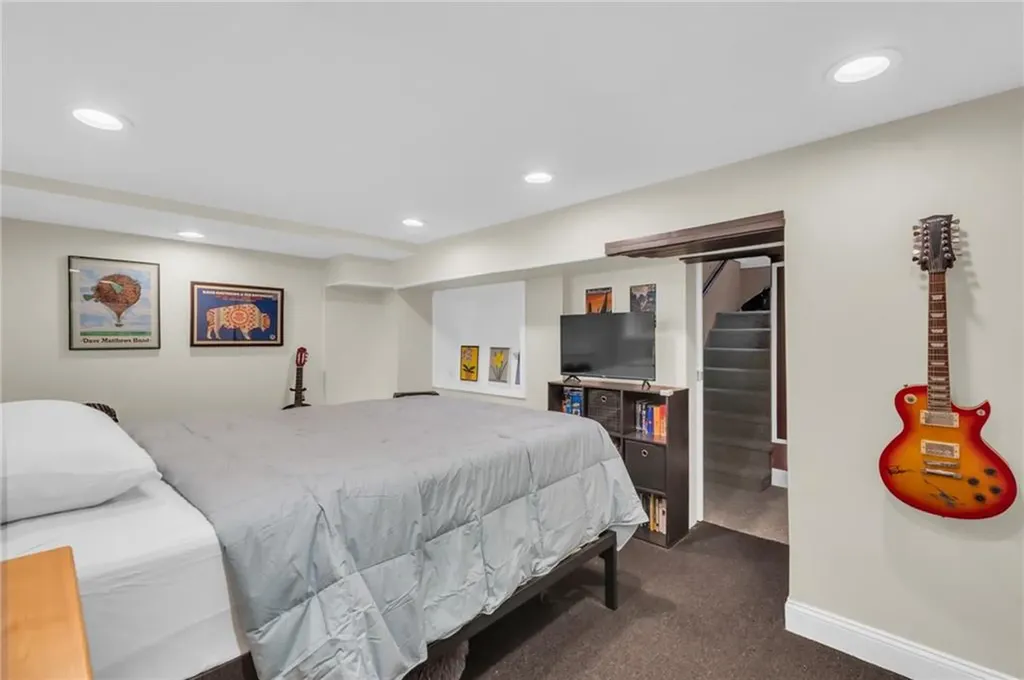 212 Lowden Street Pawtucket RI 02860
