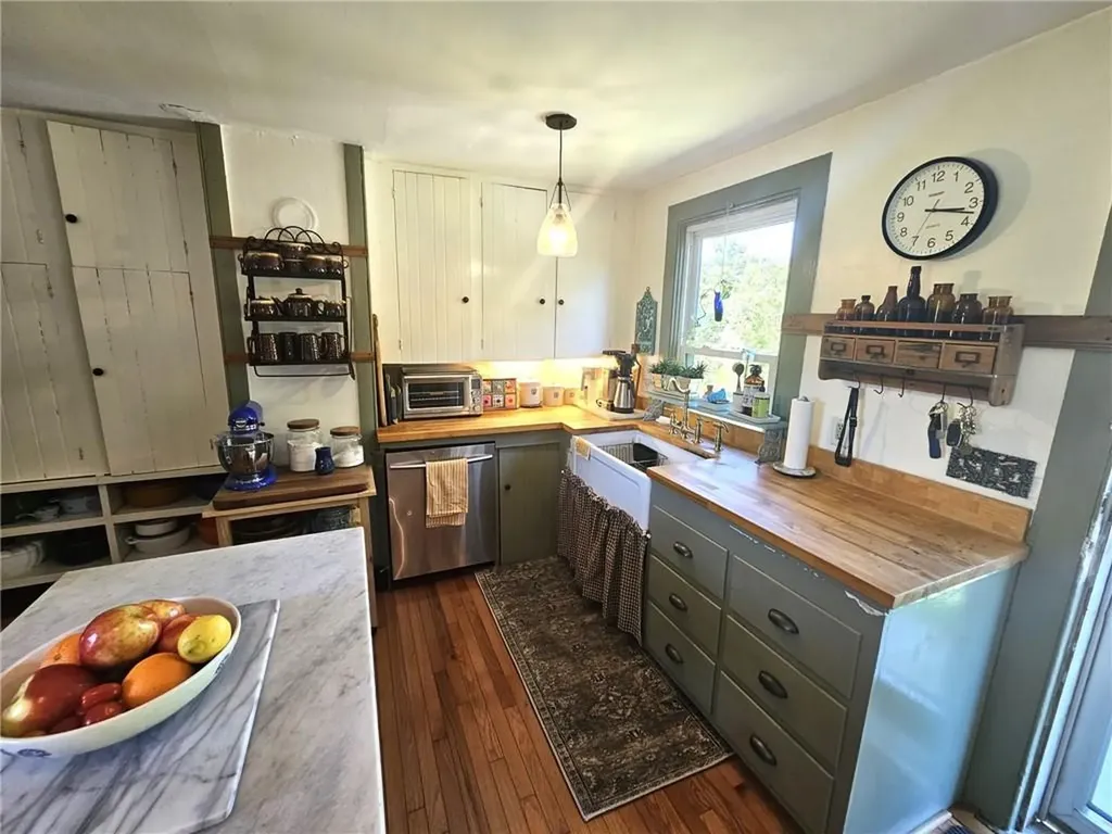 187 Dye Hill Road Hopkinton RI 02832
