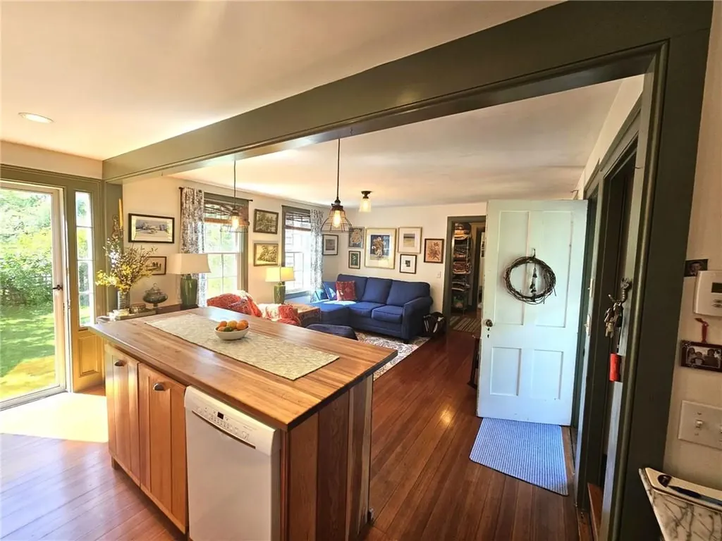 187 Dye Hill Road Hopkinton RI 02832