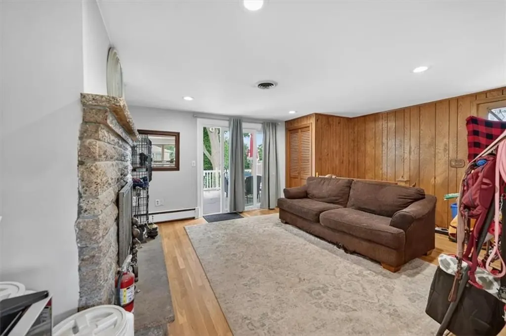 165 Salem Avenue Cranston RI 02920