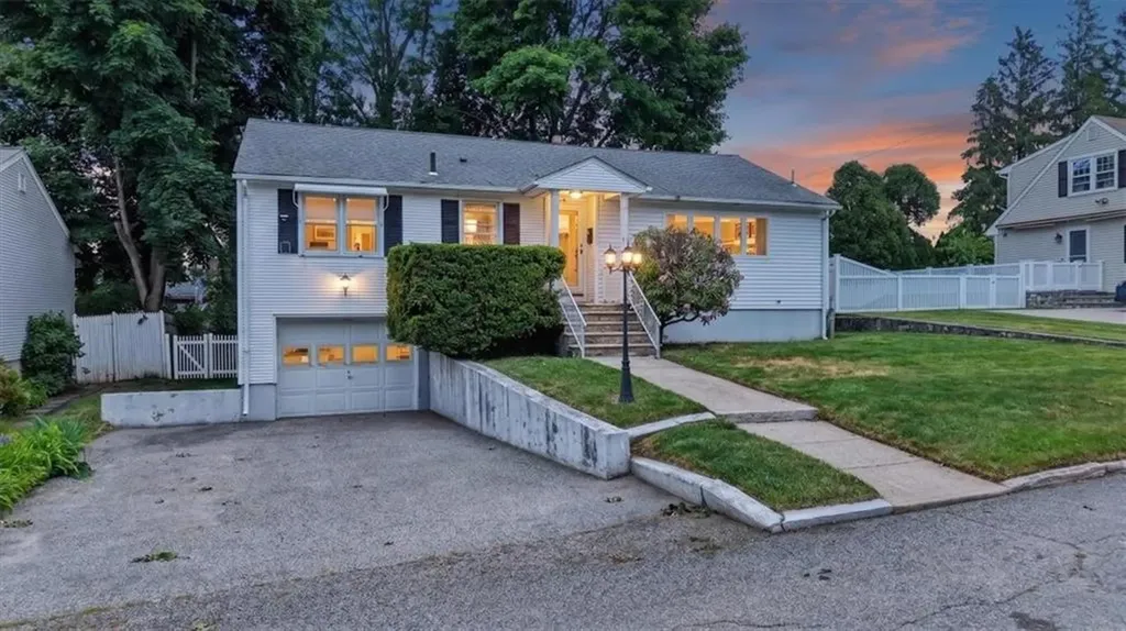165 Salem Avenue Cranston RI 02920