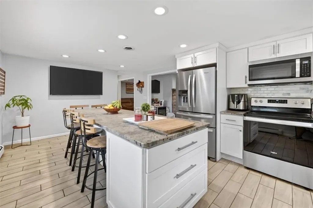 165 Salem Avenue Cranston RI 02920