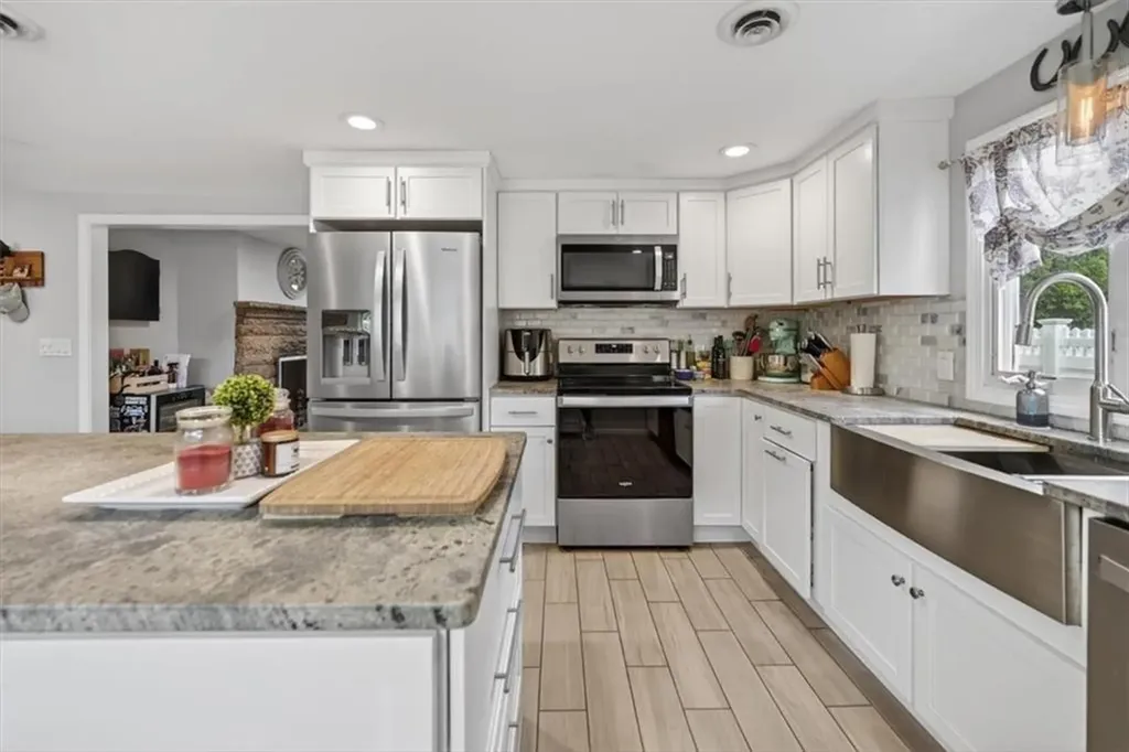 165 Salem Avenue Cranston RI 02920
