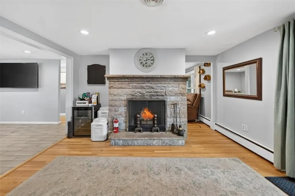 165 Salem Avenue Cranston RI 02920