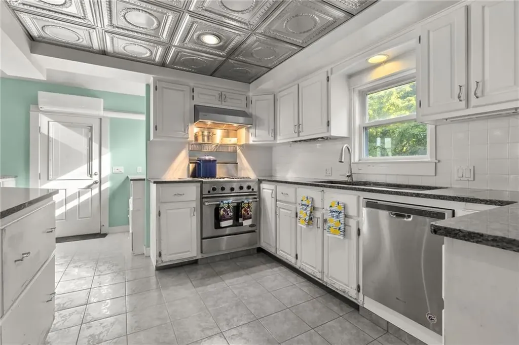 26 Fairview Avenue Cranston RI 02905