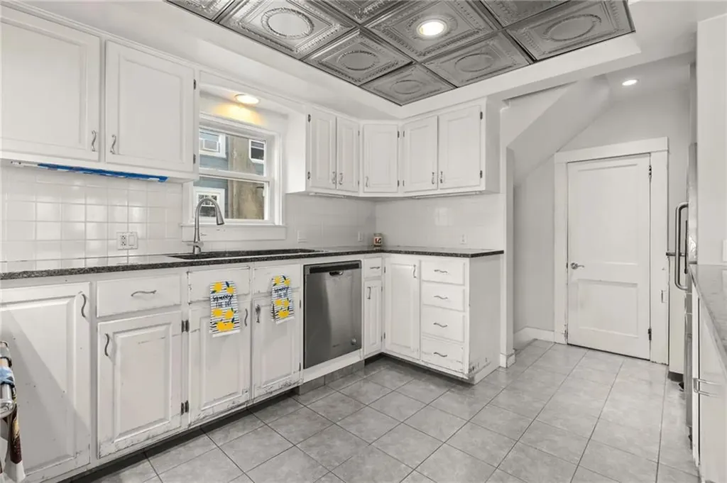 26 Fairview Avenue Cranston RI 02905