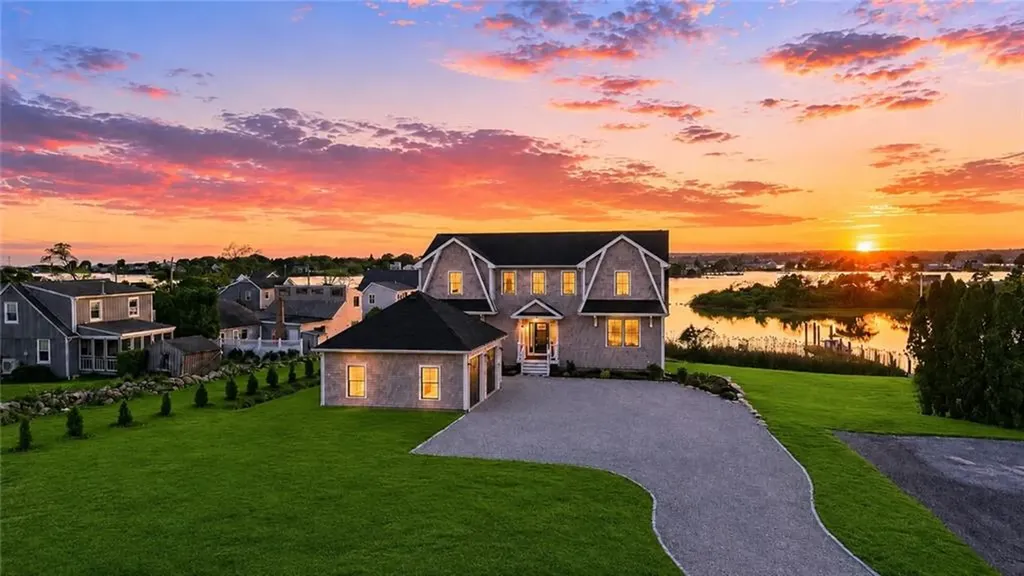 84 Carver Lane Narragansett RI 02882