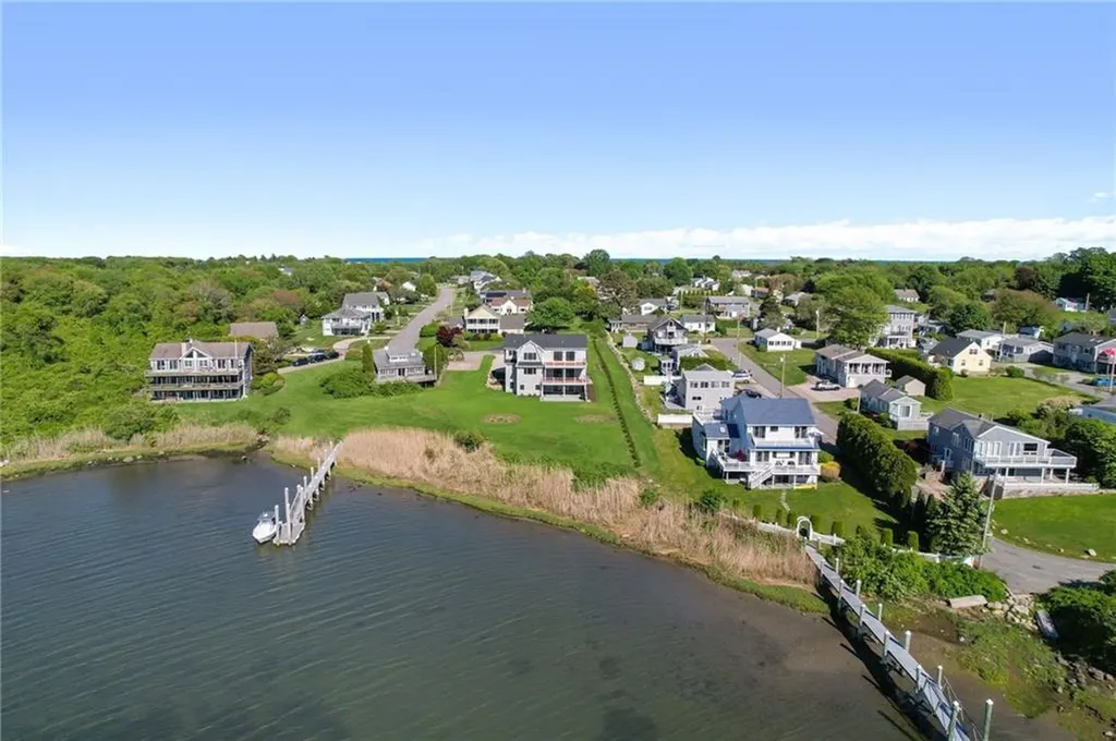 84 Carver Lane Narragansett RI 02882