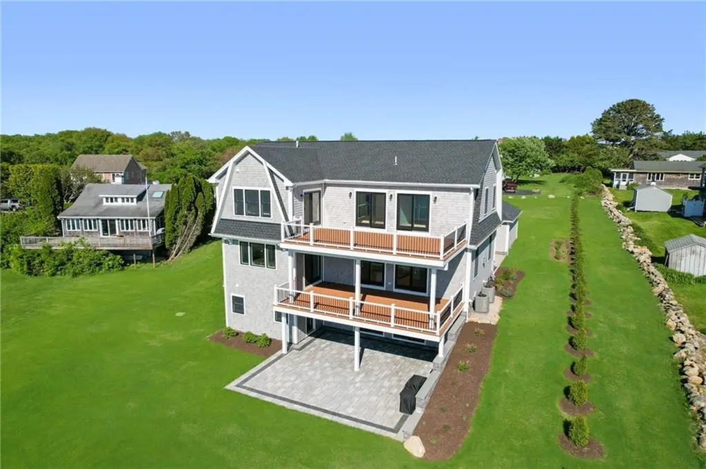 84 Carver Lane Narragansett RI 02882