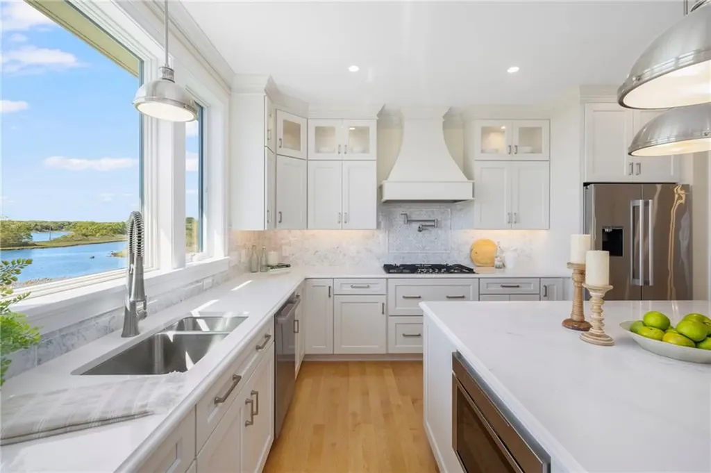 84 Carver Lane Narragansett RI 02882