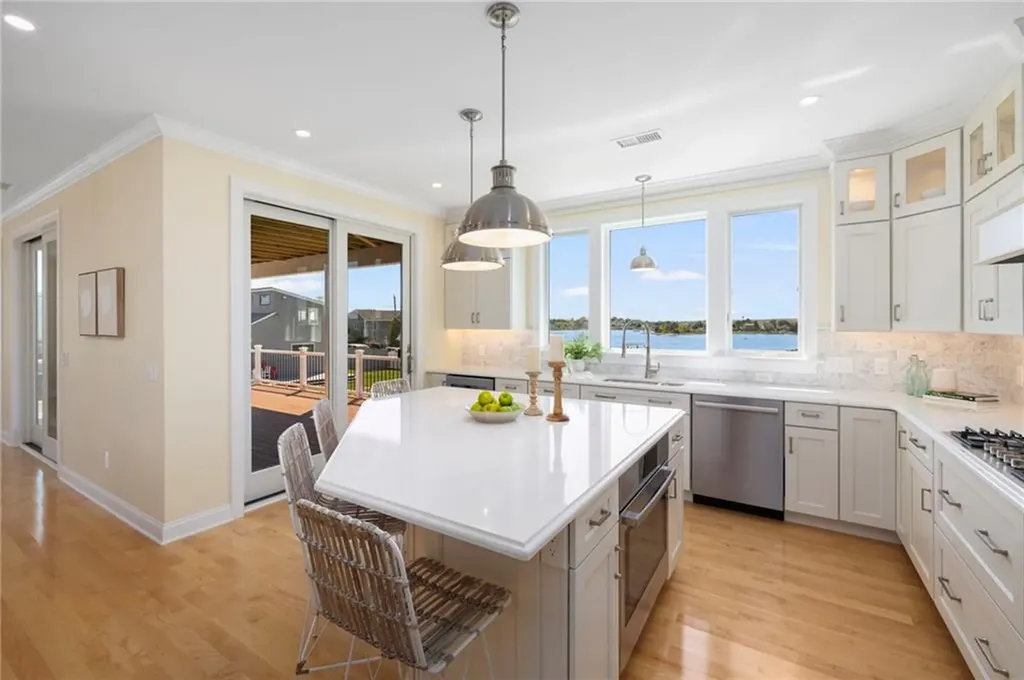 84 Carver Lane Narragansett RI 02882