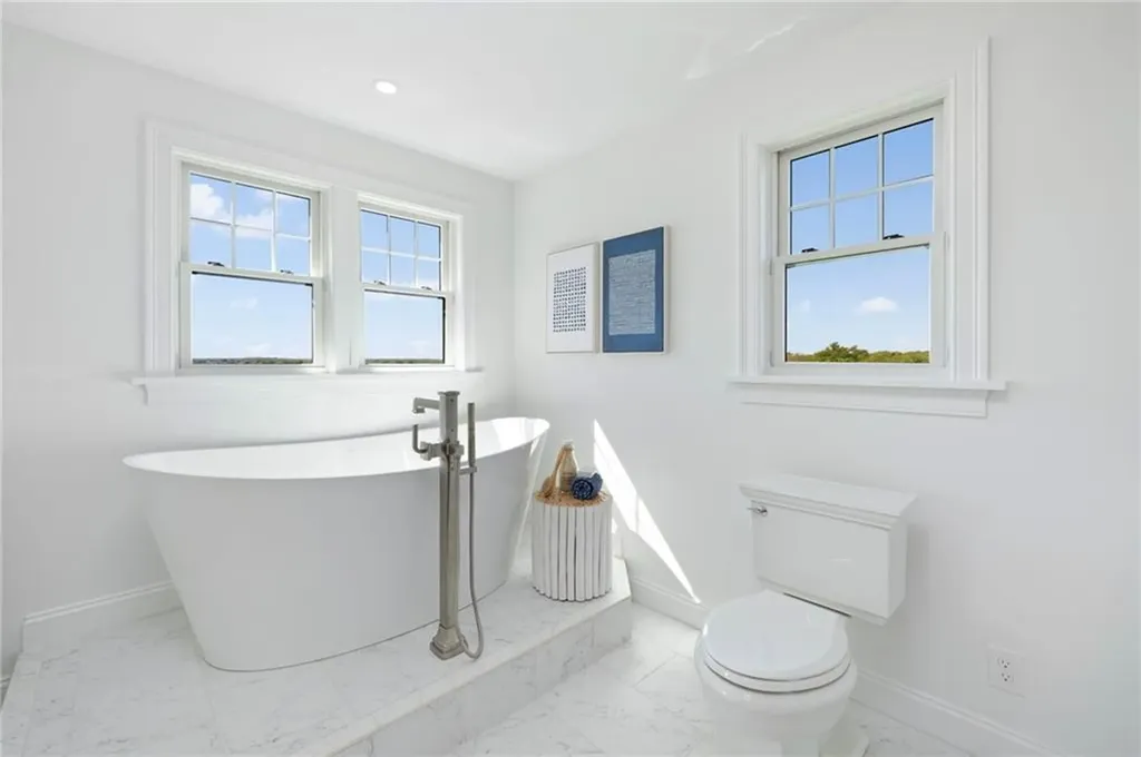 84 Carver Lane Narragansett RI 02882