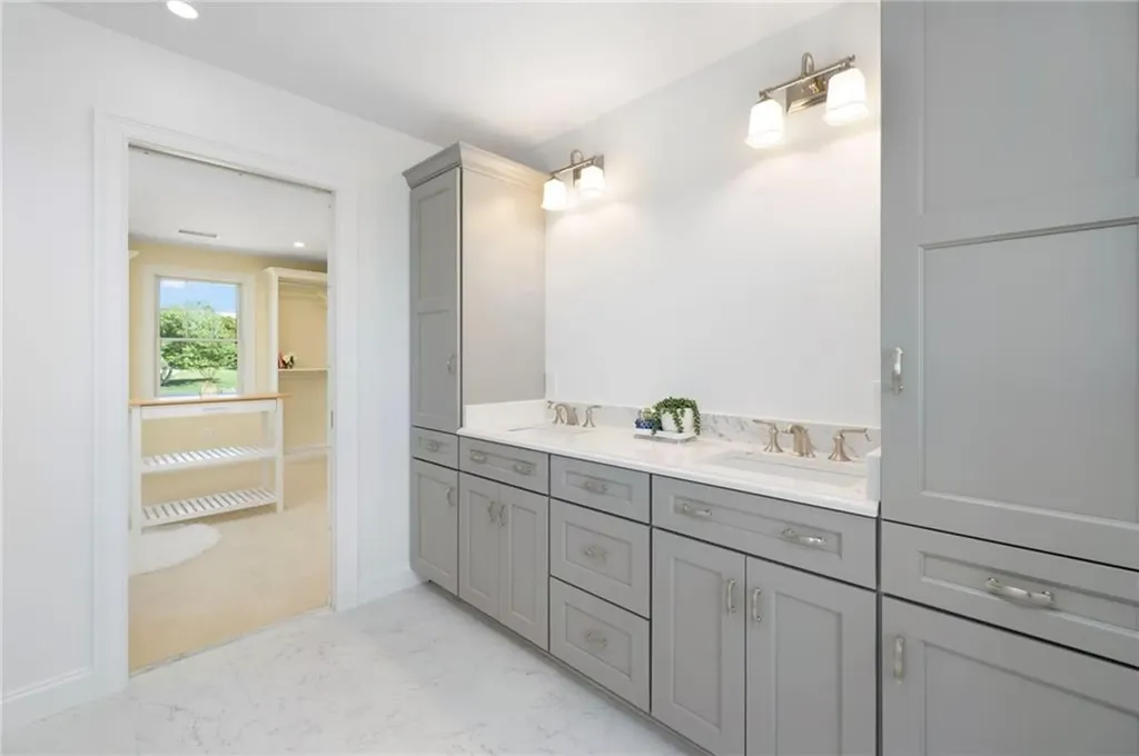 84 Carver Lane Narragansett RI 02882