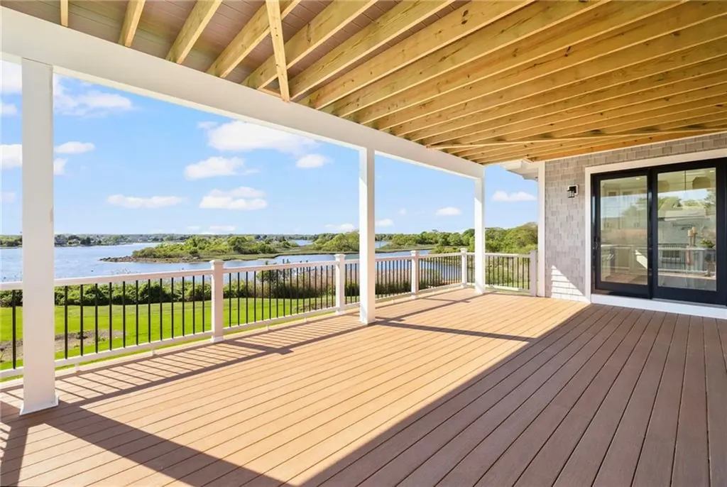 84 Carver Lane Narragansett RI 02882