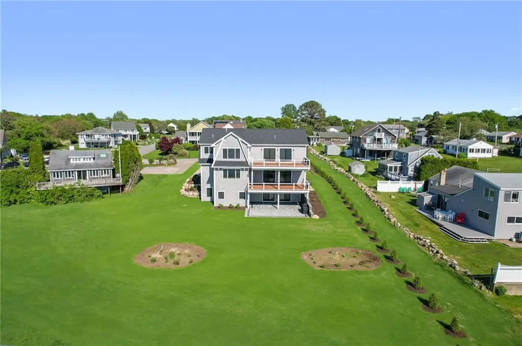 84 Carver Lane Narragansett RI 02882