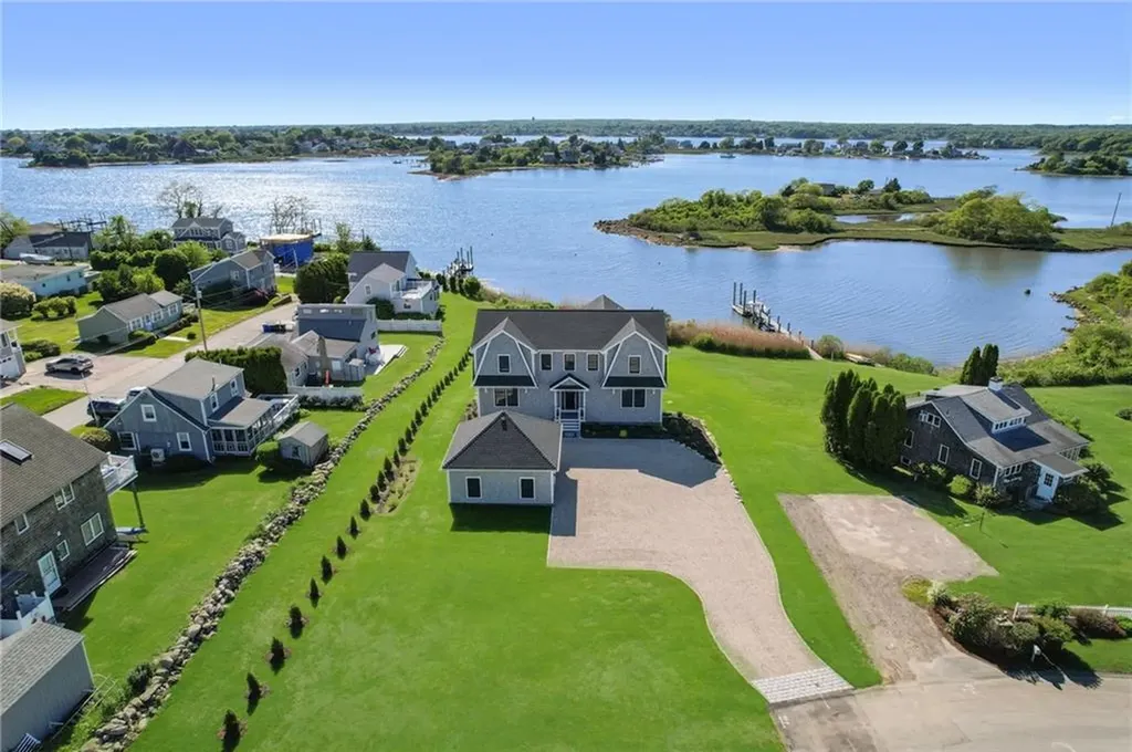 84 Carver Lane Narragansett RI 02882