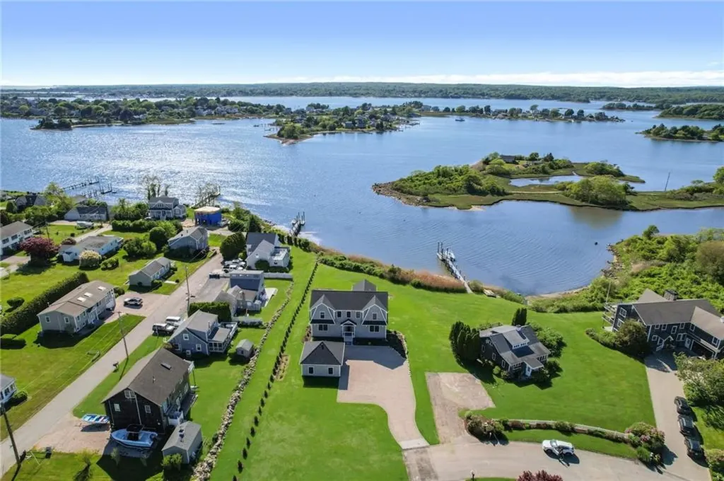 84 Carver Lane Narragansett RI 02882