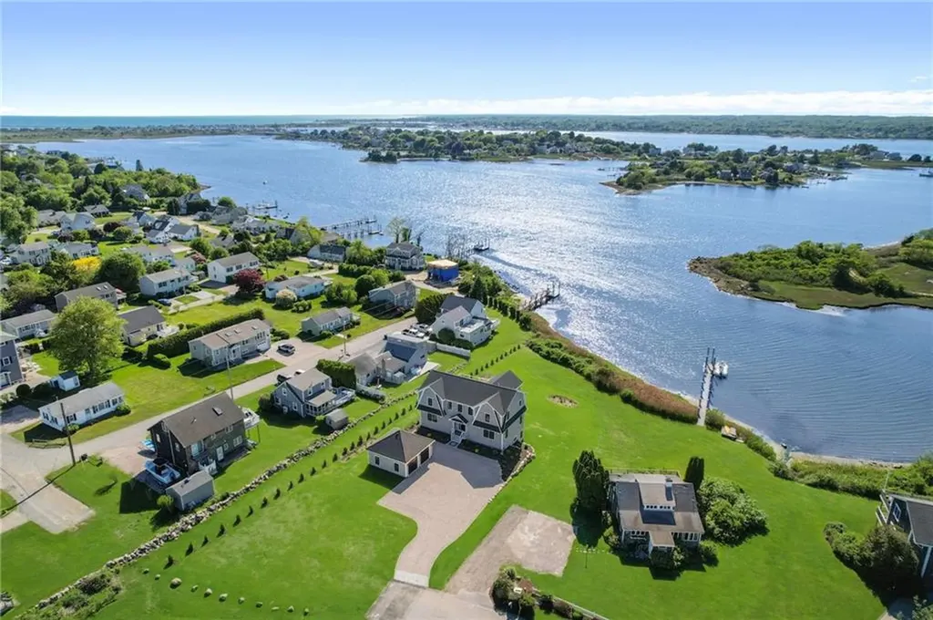 84 Carver Lane Narragansett RI 02882