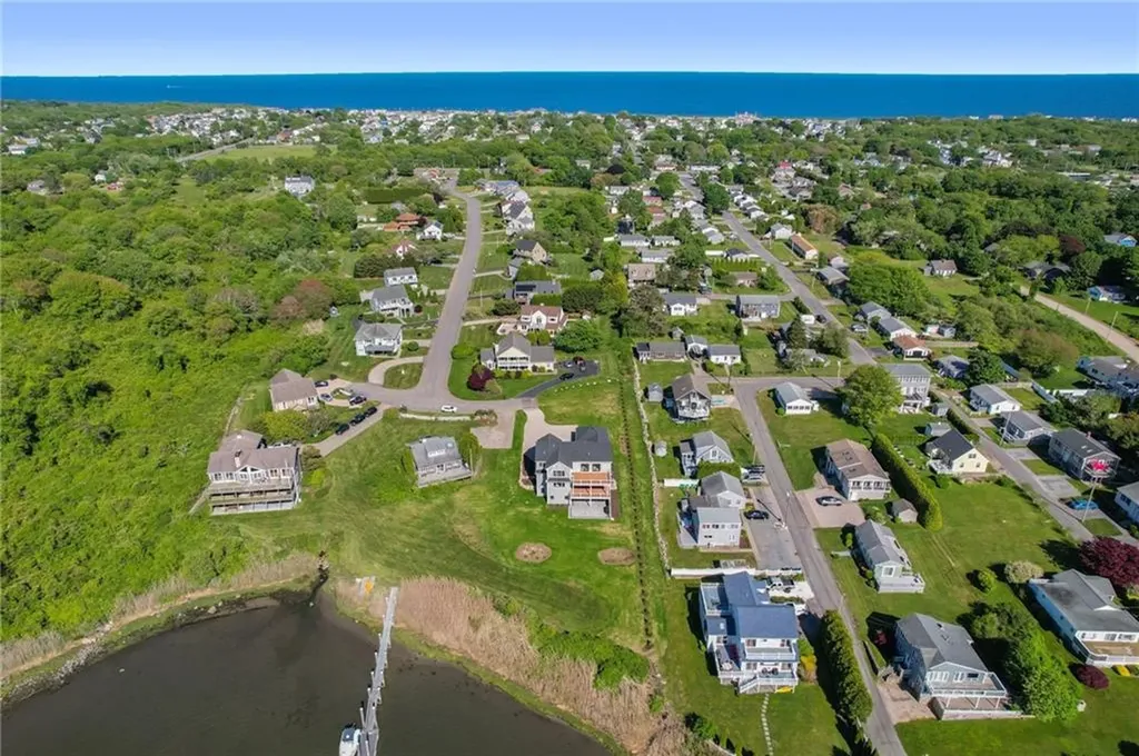 84 Carver Lane Narragansett RI 02882