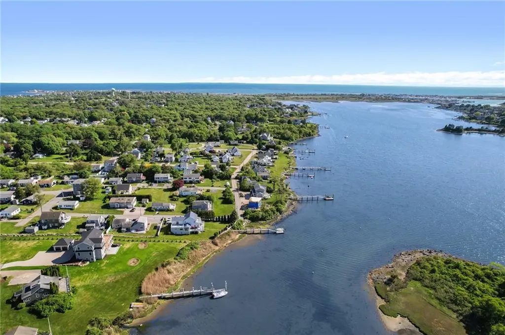 84 Carver Lane Narragansett RI 02882