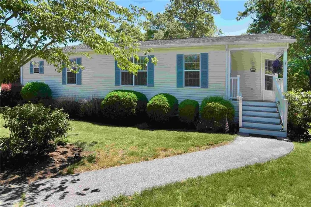 10 Stellar Way South Kingstown RI 02879