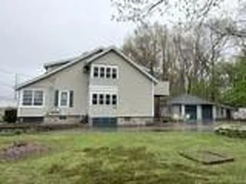 154 Saint Agnes Avenue Woonsocket RI 02895