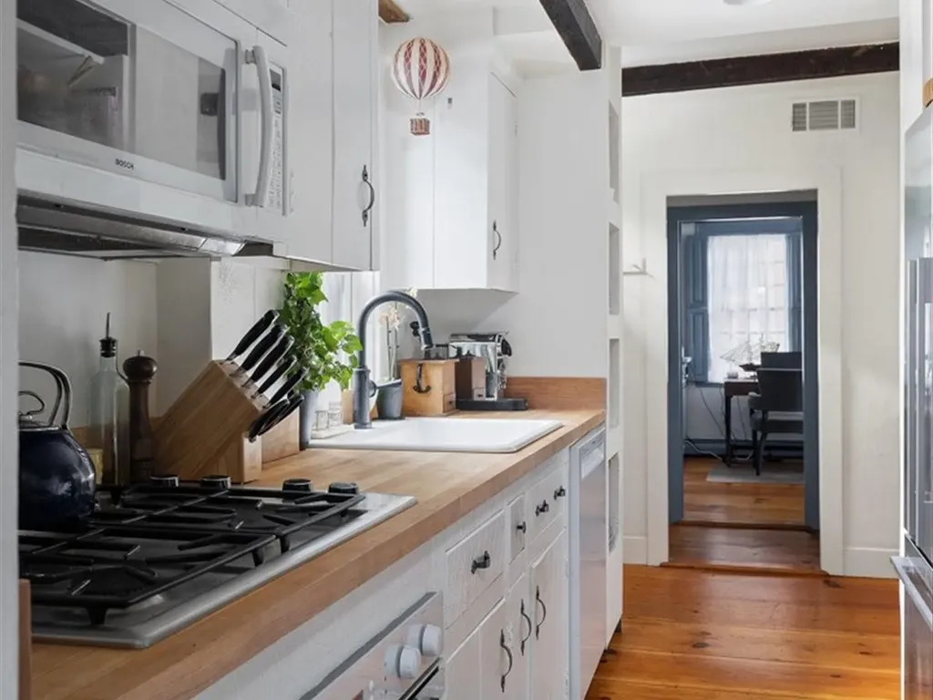 15 Willow Street Newport RI 02840