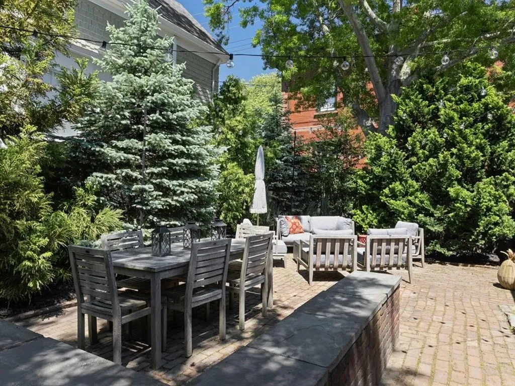 15 Willow Street Newport RI 02840