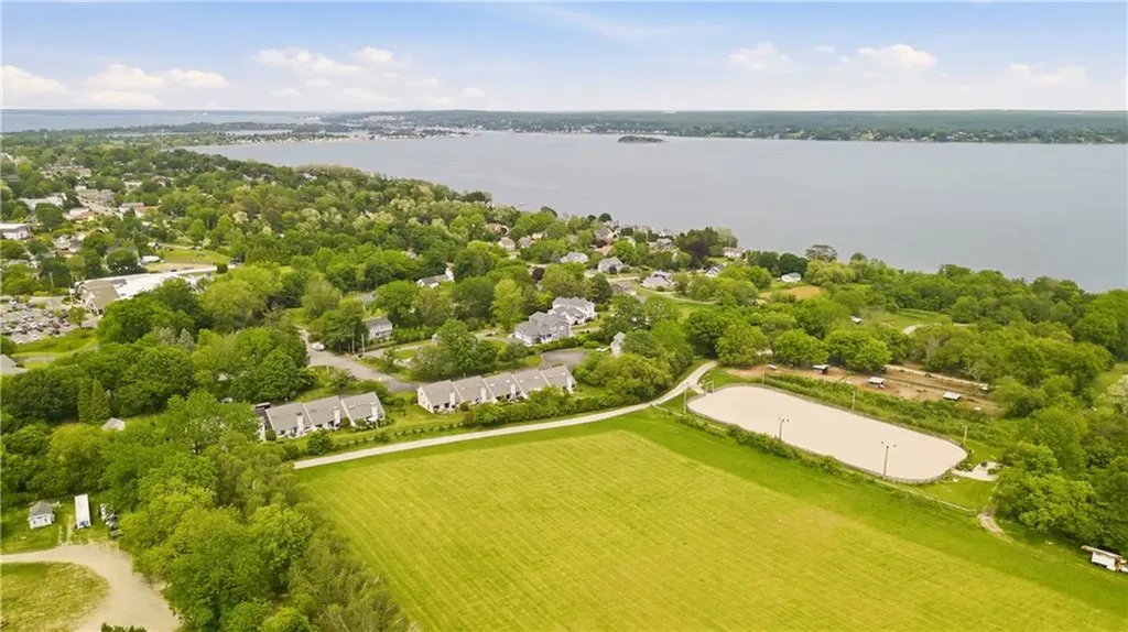 13 Fox Run Portsmouth RI 02871