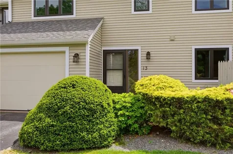13 Fox Run Portsmouth RI 02871
