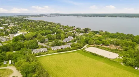 13 Fox Run Portsmouth RI 02871