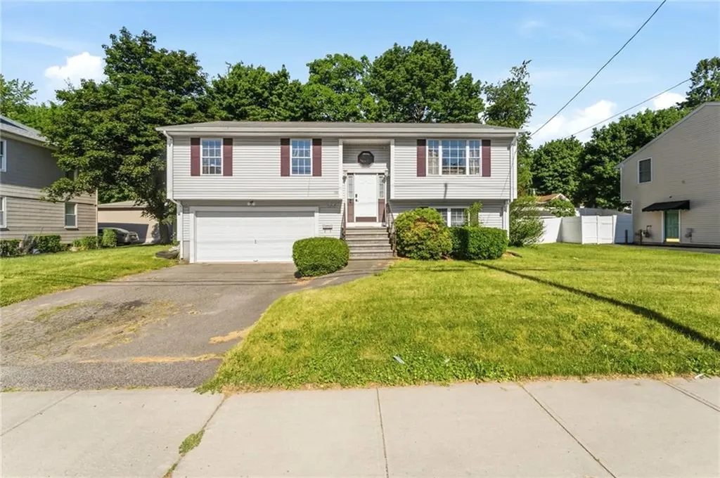 199 Winthrop Street Woonsocket RI 02895
