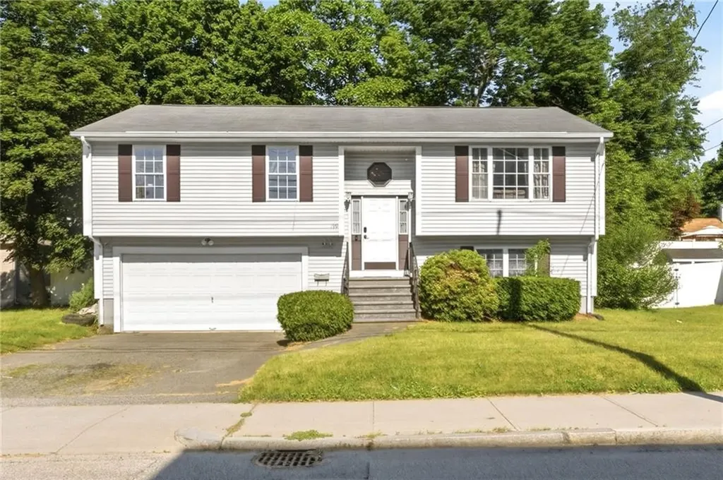 199 Winthrop Street Woonsocket RI 02895
