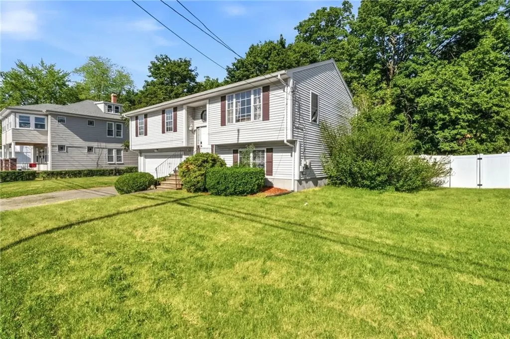 199 Winthrop Street Woonsocket RI 02895