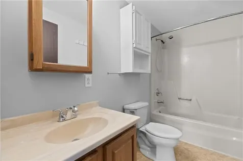 32 Prince Henry Avenue Portsmouth RI 02871
