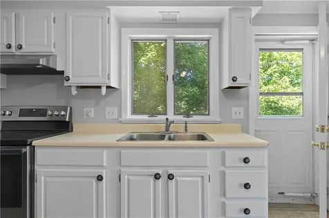 32 Prince Henry Avenue Portsmouth RI 02871