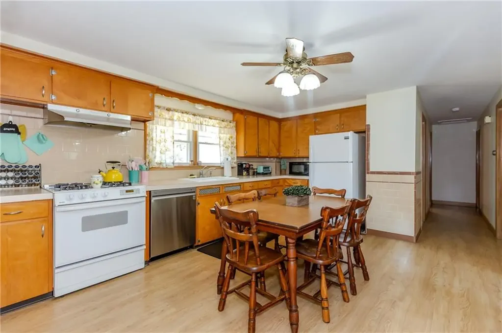 39 Fairview Avenue East Providence RI 02914