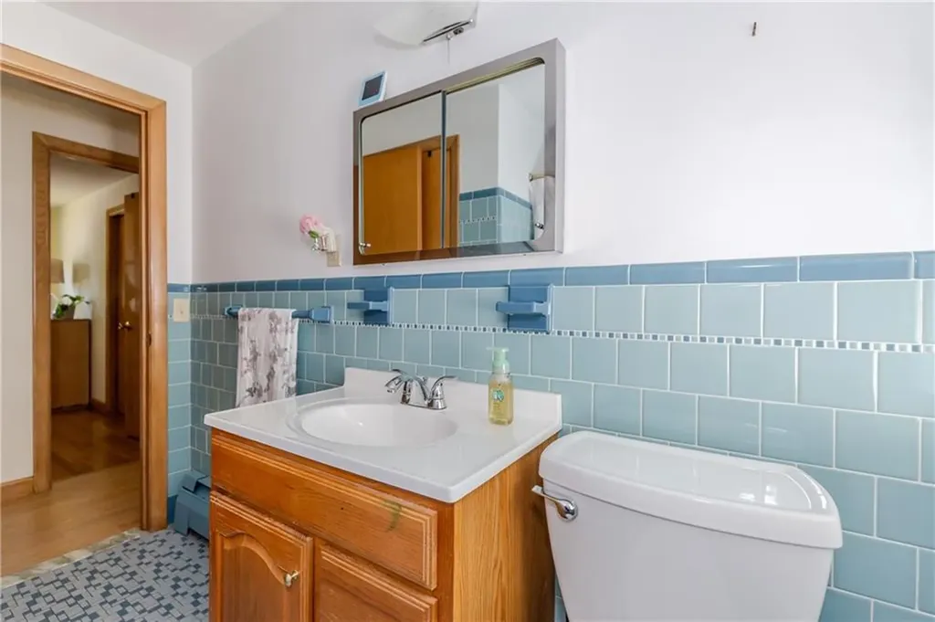39 Fairview Avenue East Providence RI 02914
