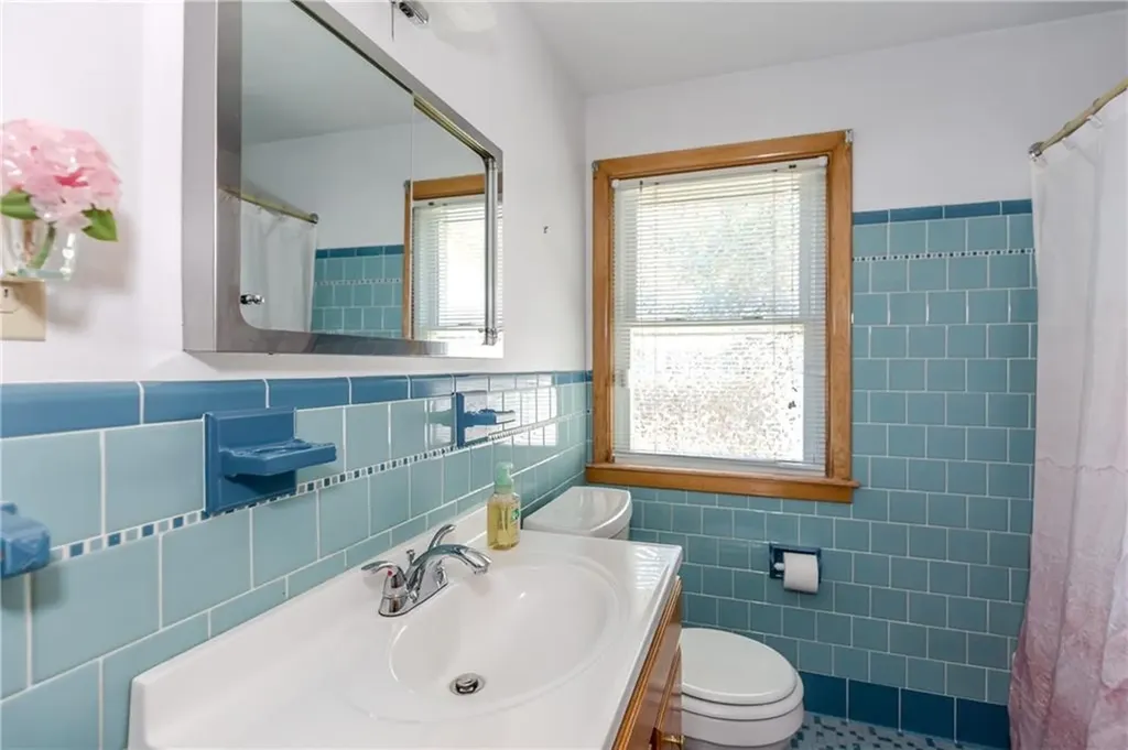 39 Fairview Avenue East Providence RI 02914