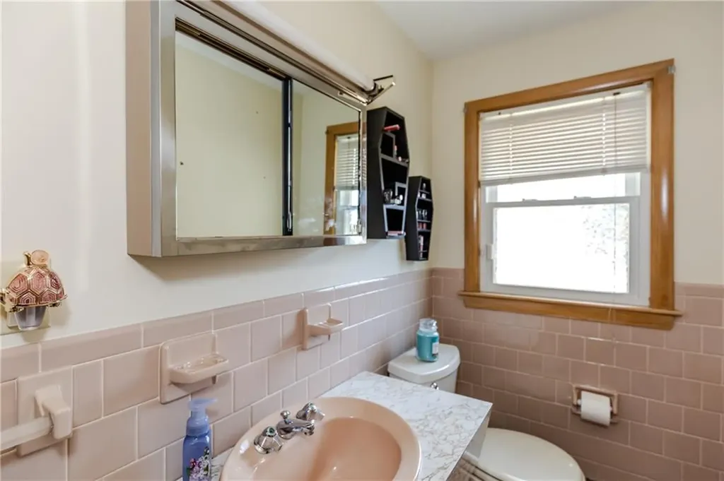 39 Fairview Avenue East Providence RI 02914