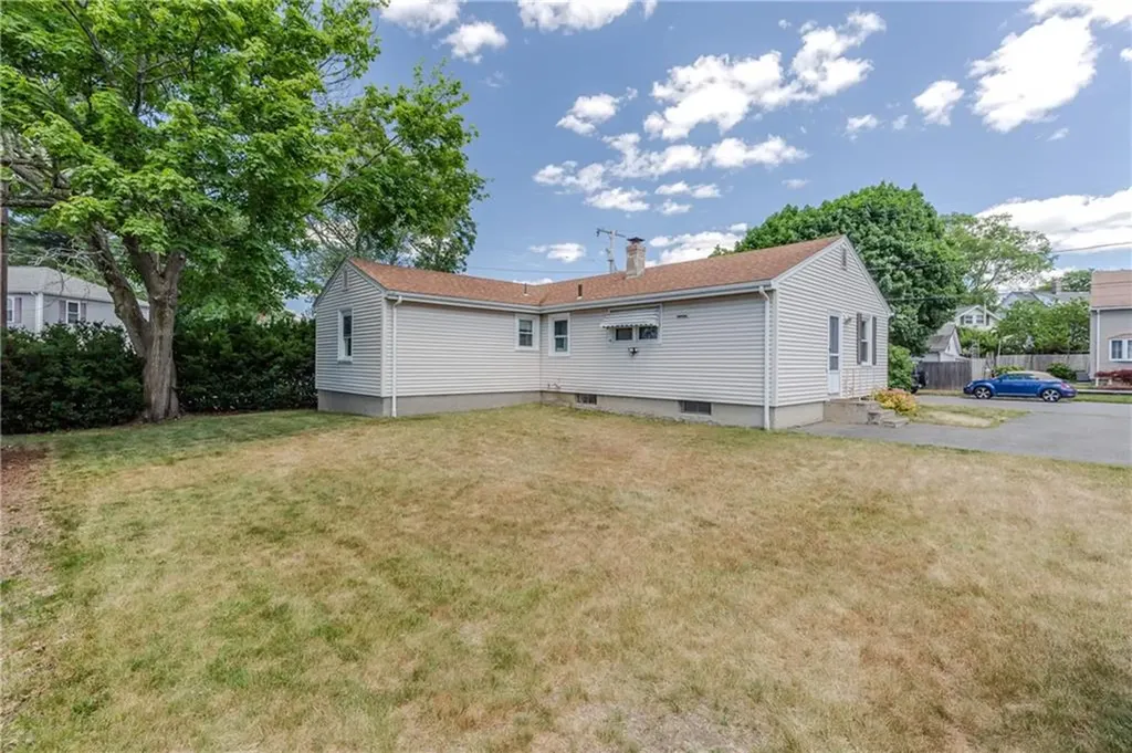 39 Fairview Avenue East Providence RI 02914