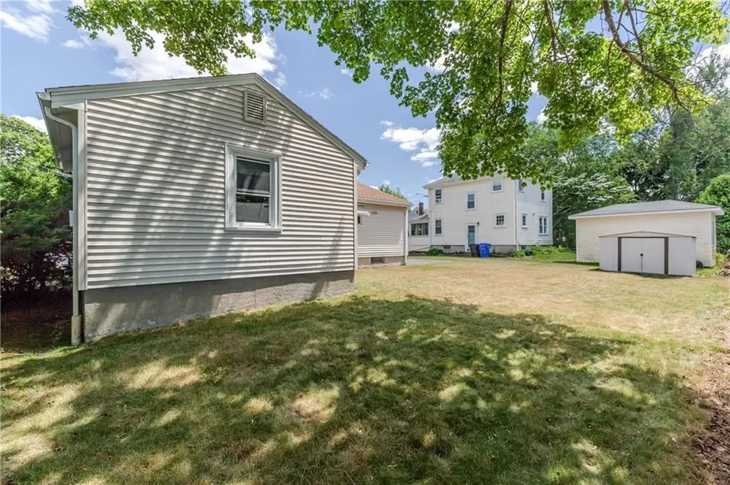 39 Fairview Avenue East Providence RI 02914