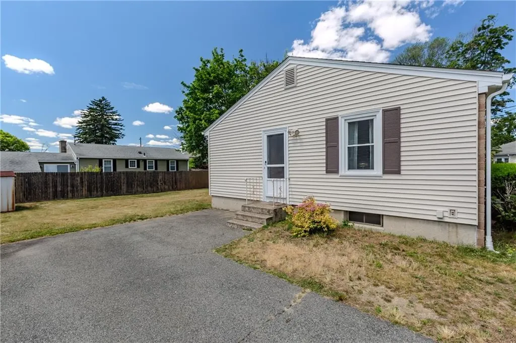 39 Fairview Avenue East Providence RI 02914