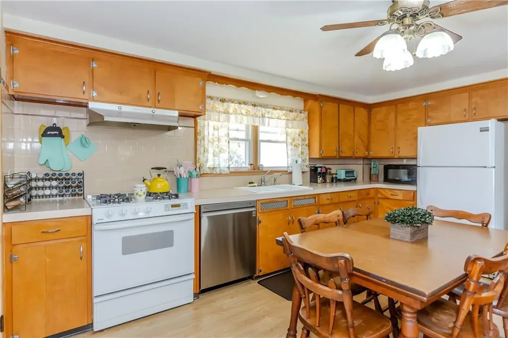 39 Fairview Avenue East Providence RI 02914