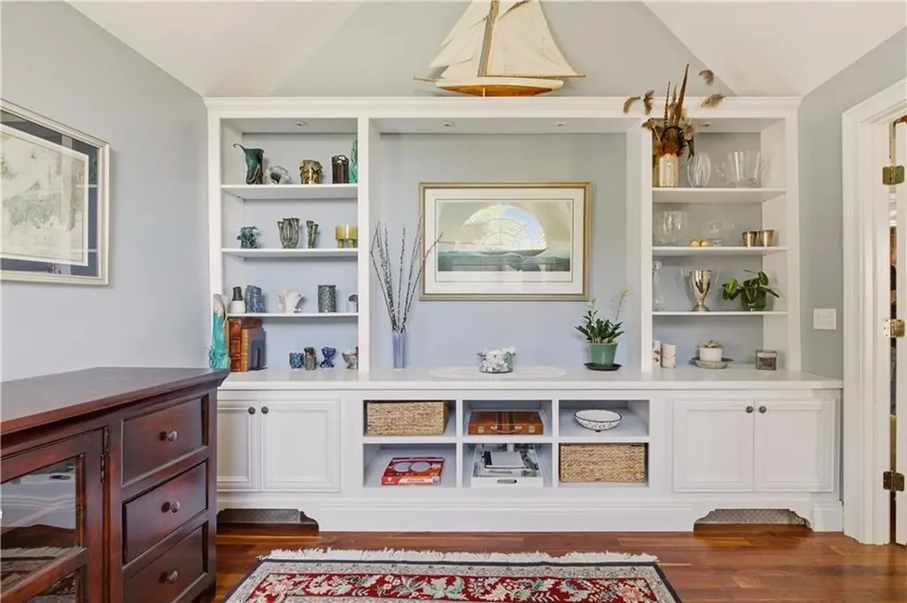 82 Clinton Avenue Jamestown RI 02835