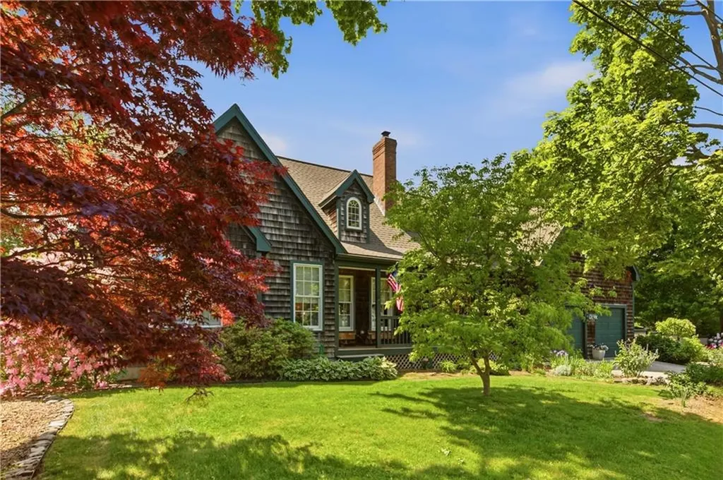 82 Clinton Avenue Jamestown RI 02835
