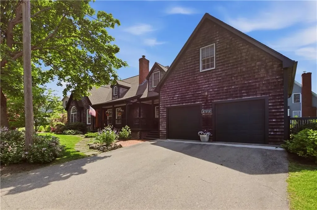 82 Clinton Avenue Jamestown RI 02835