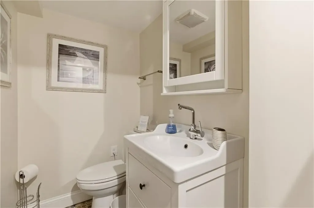 82 Clinton Avenue Jamestown RI 02835