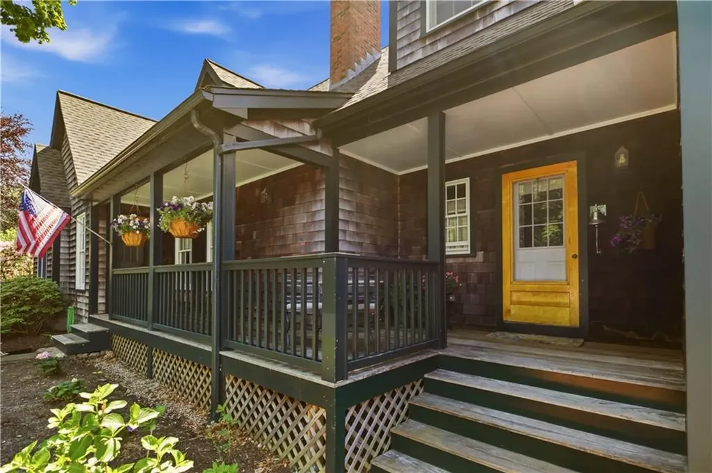 82 Clinton Avenue Jamestown RI 02835